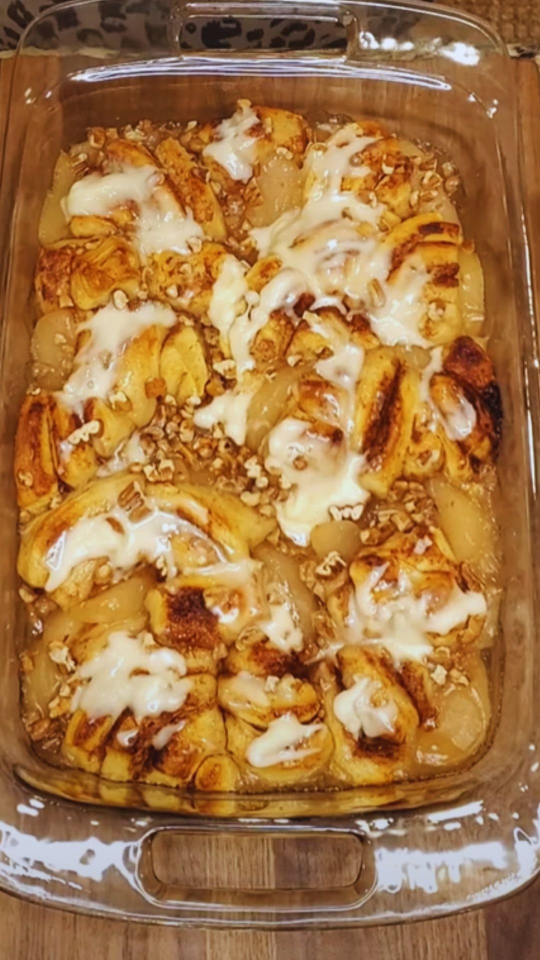 The Ultimate Cinnamon Roll Apple Cobbler: A Heavenly Fusion Dessert