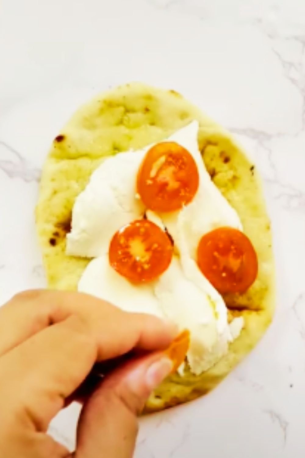Crispy Naan White Pizza in the Air Fryer: A 15-Minute Gourmet Experience